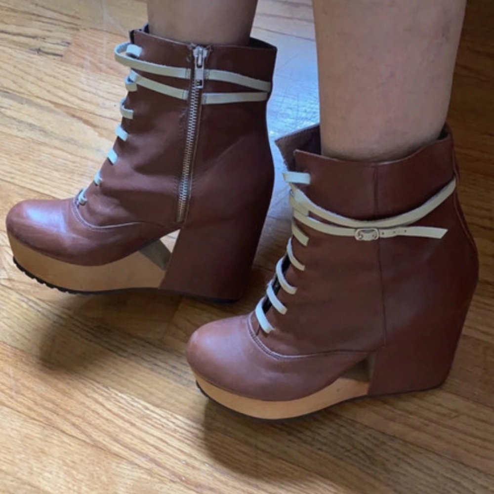 Deena and Izzy architectural heel platform boot